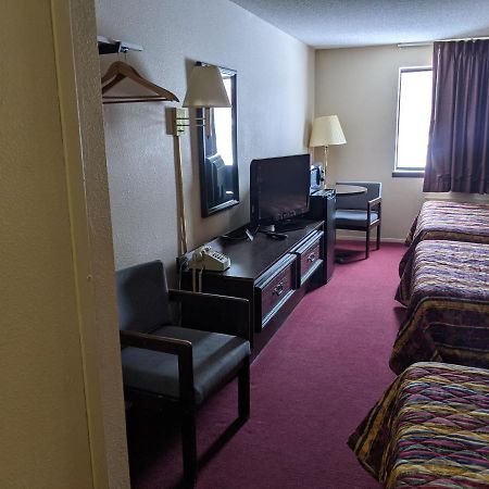 Super 8 By Wyndham Shelbyville Exterior photo