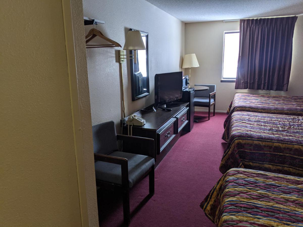 Super 8 By Wyndham Shelbyville Exterior photo