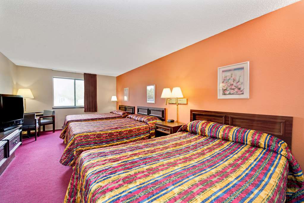 Super 8 By Wyndham Shelbyville Room photo