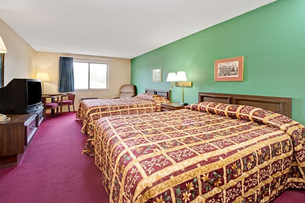 Super 8 By Wyndham Shelbyville Room photo